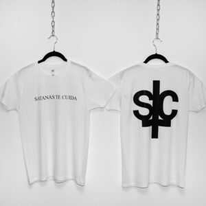 Camiseta manga corta con mensaje: Satanas Te Cuida en el pecho y logo STC en la espalda