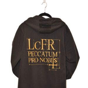 Sudadera con capucha con mensaje: Satanás Te Cuida en el pecho y mensaje LCFR en la espalda